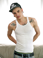 Look at this hot boy London Carrera
