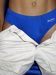 Asian twink show shis butt